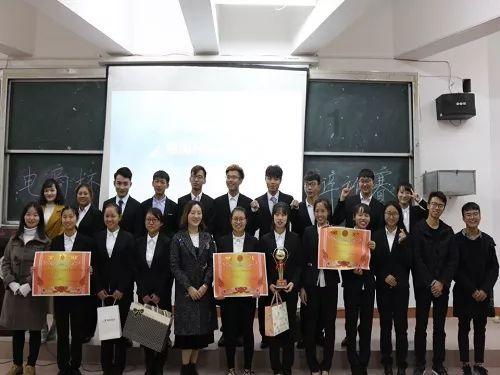 为什么我上初中时腋毛比别人多他们就叫我大哥哥?游戏画面