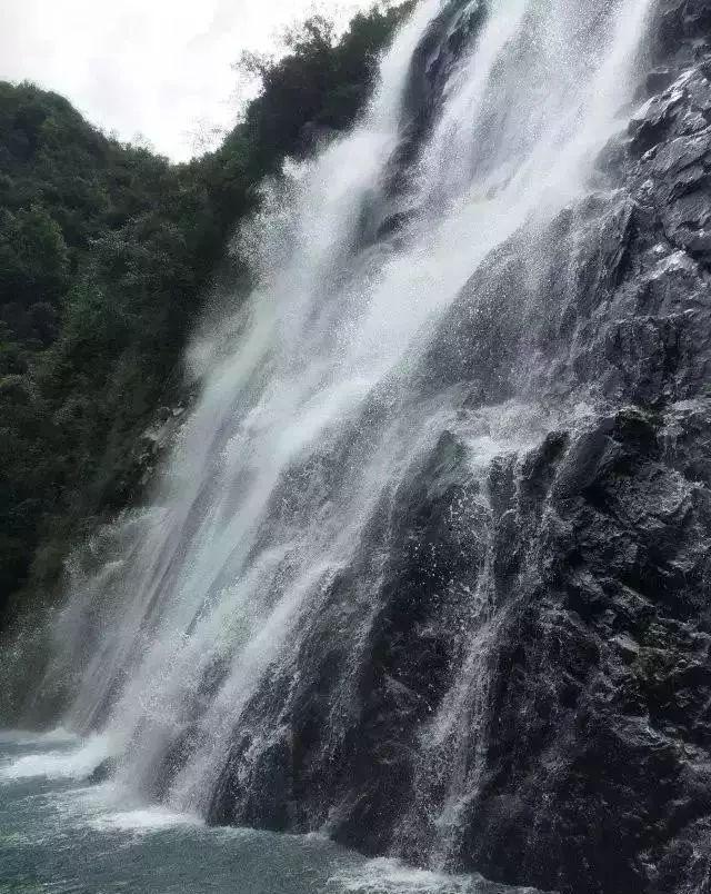 逃出昏暗的地下室